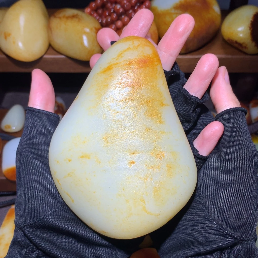 小***伟和田玉未镶嵌颈饰