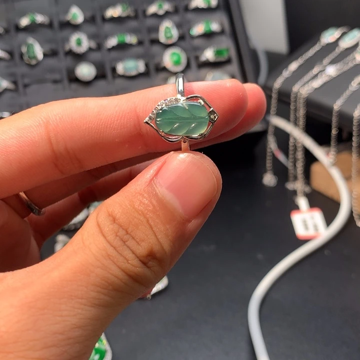 翡翠未镶嵌戒指戒指