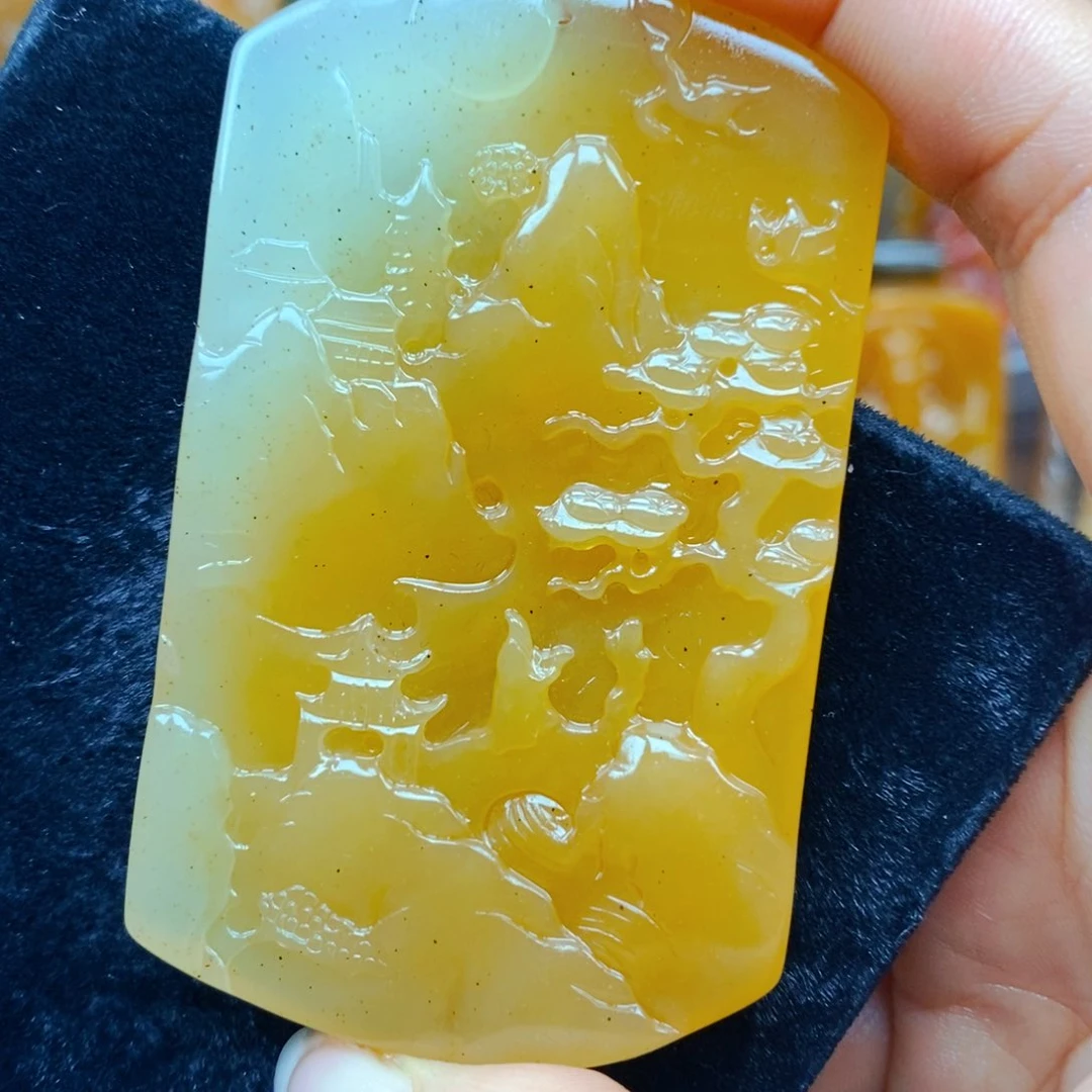 未镶嵌石英质玉（黄龙玉）颈饰