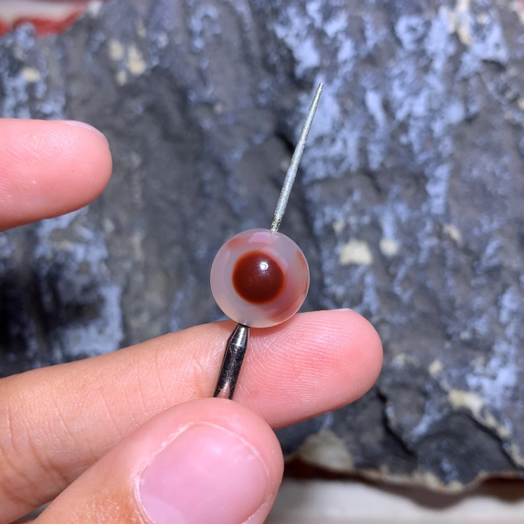 于***秋南红玛瑙未镶嵌冰飘圆珠11+