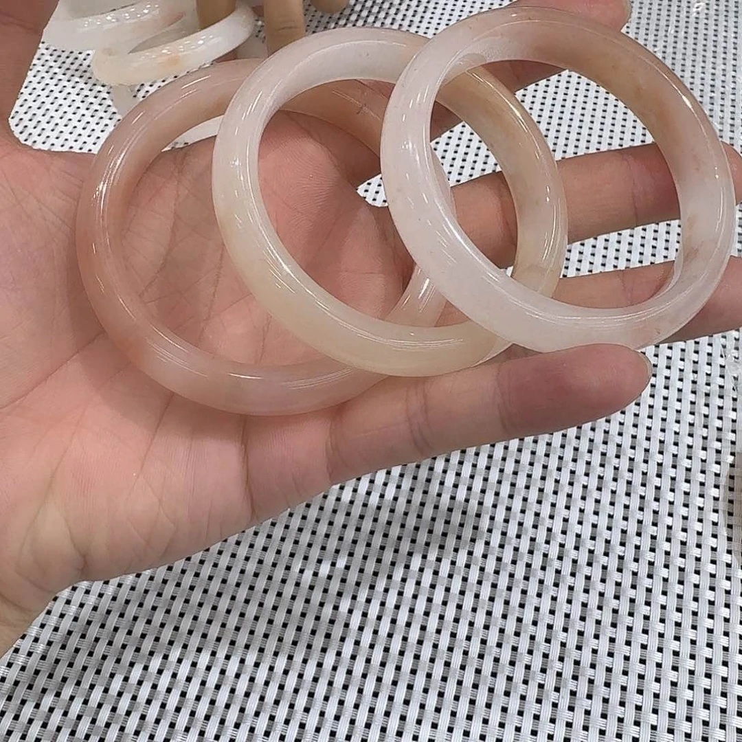 石英岩玉手镯未镶嵌天然桃花酿手镯正圈多样性发其一