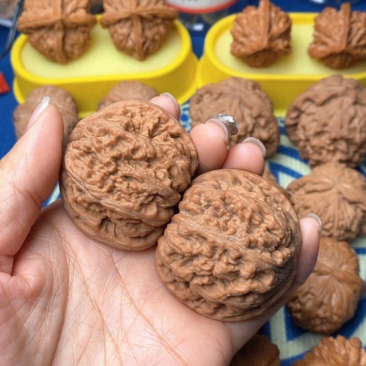 I***n吊坠桃核粗筋核桃