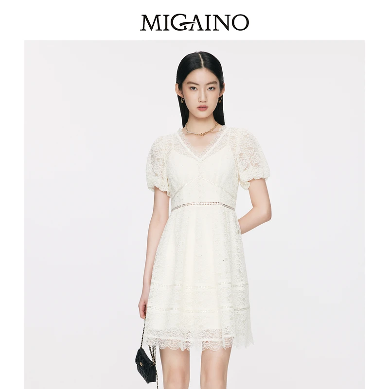 Migaino/曼娅奴品牌夏季新款V领收腰蕾丝连衣裙短裙MO24DA613