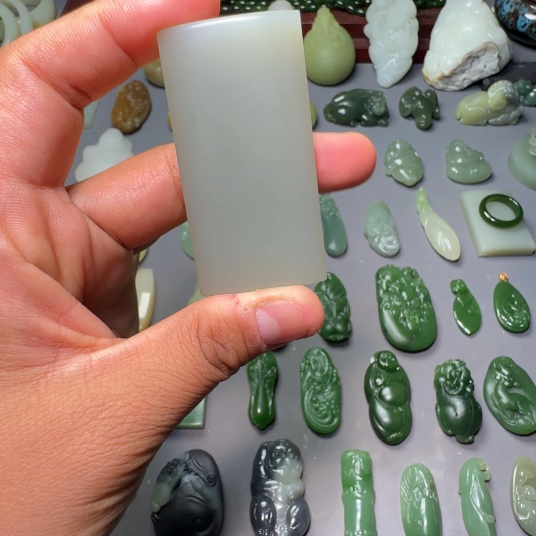 O***g和田玉未镶嵌颈饰