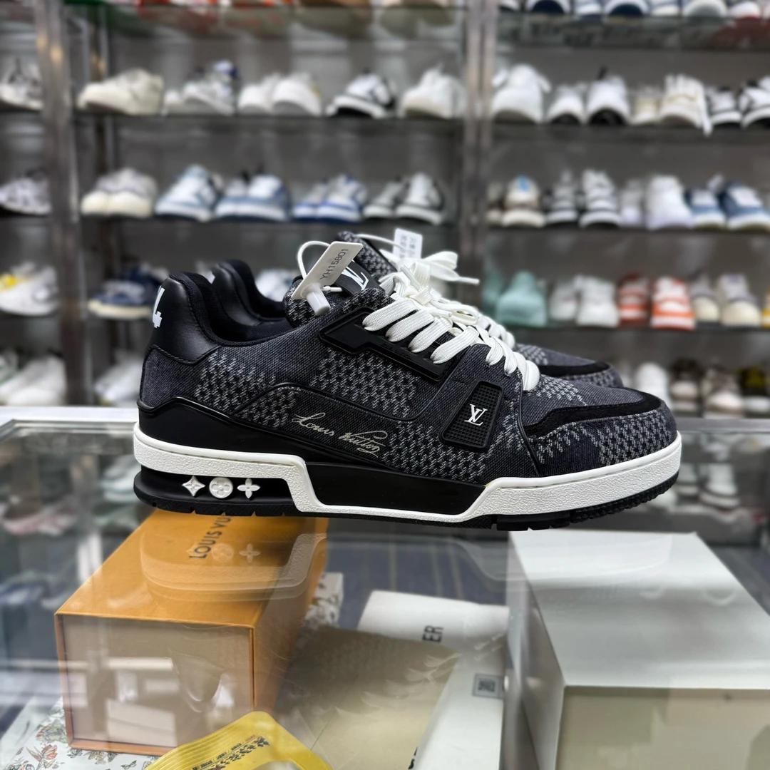 99新 LouisVuitton/路易威登 黑灰棋盘格 原盒 尺码/UK7 YH15801