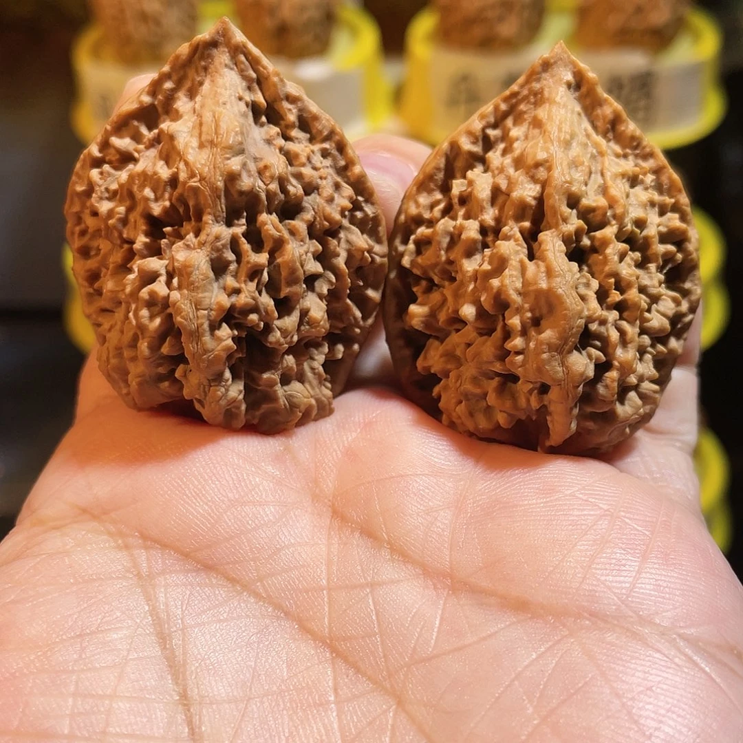 文玩核桃吊坠蚂蚁纹