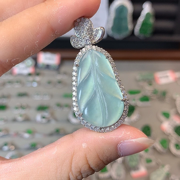 翡翠未镶嵌颈饰吊坠