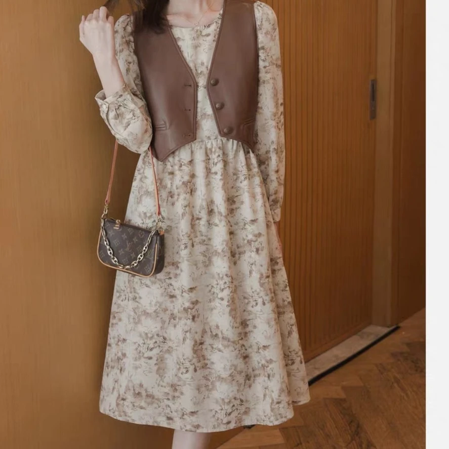 娟儿家 2025水墨画马甲洋气白搭时尚两件套裙子