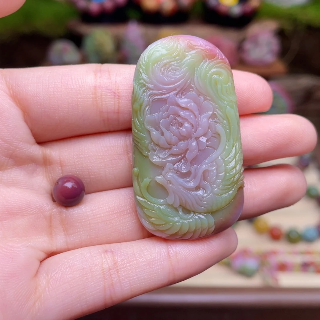 鹤***名玛瑙/玉髓未镶嵌珠宝半成品盐源玛瑙炫彩彩虹凤穿牡丹吊坠
