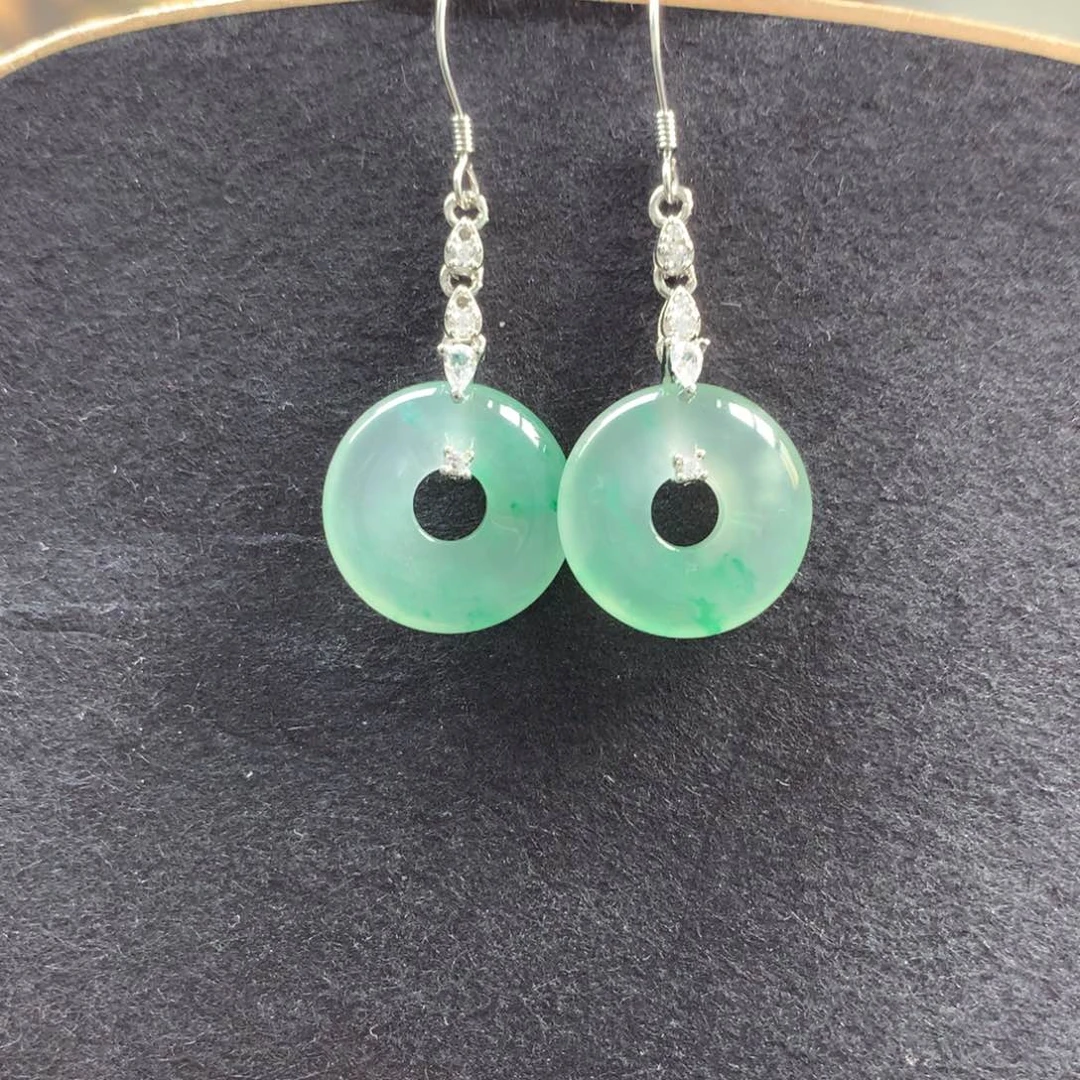 石英质玉未镶嵌耳钉小*子