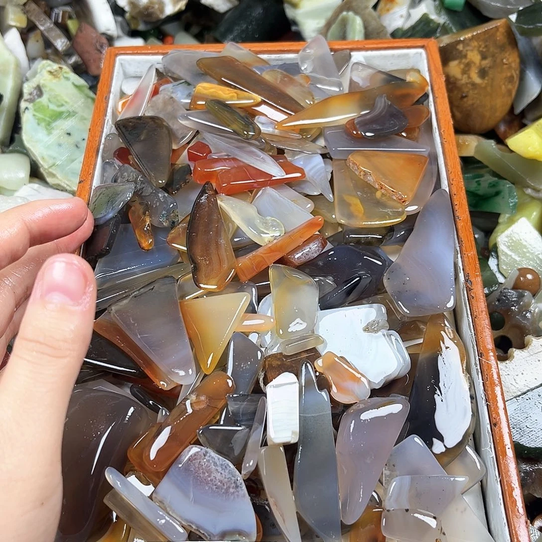 项链未镶嵌和田玉（碧玉）