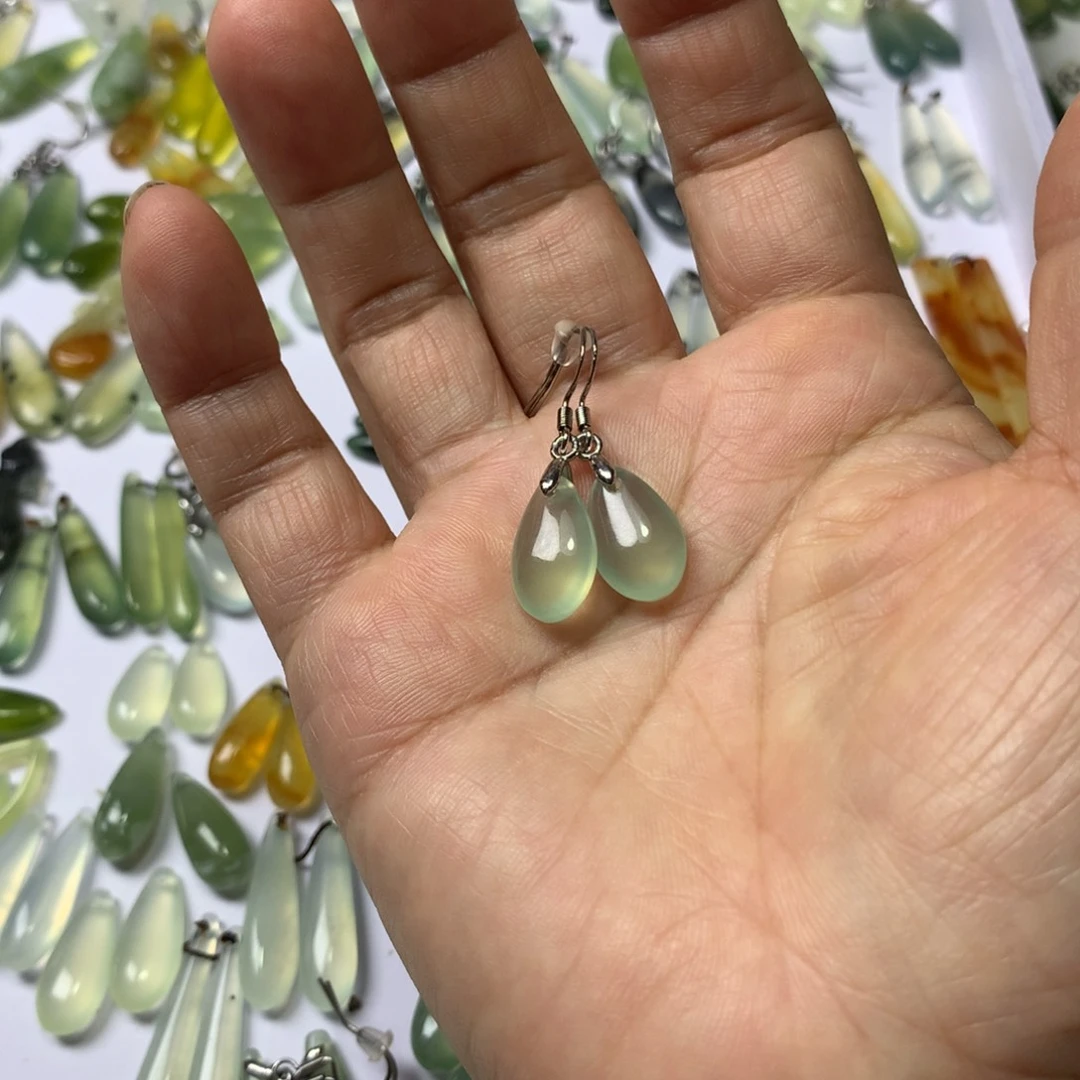 要***熊蛇纹石玉未镶嵌耳环