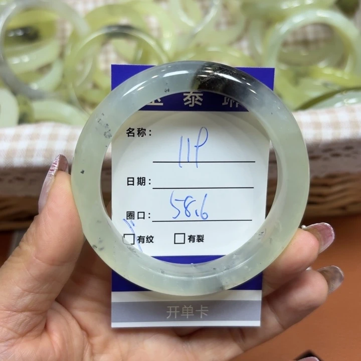 未镶嵌岫玉手镯天然