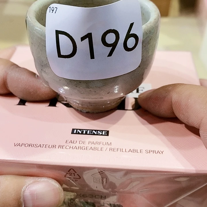 紫砂聚鑫中古杂项瓷器如图所示