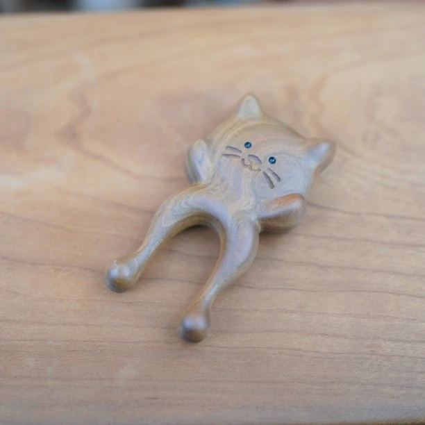 猫猫原木鼻梁按摩桌面可爱摆件眼周按摩