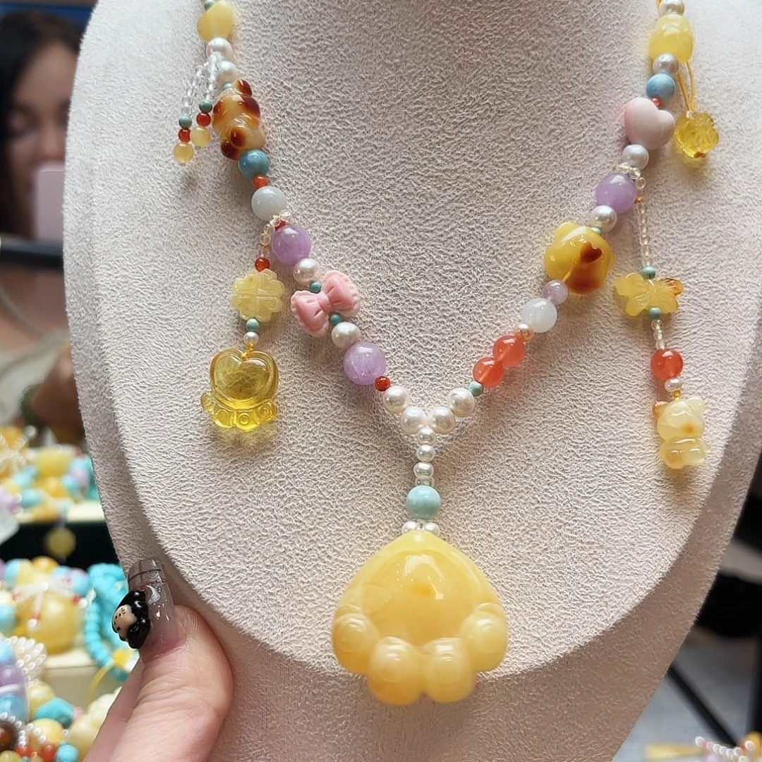 琥珀颈饰未镶嵌琥珀