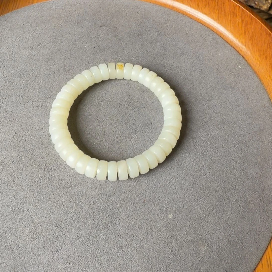 玖***月和田玉未镶嵌手链