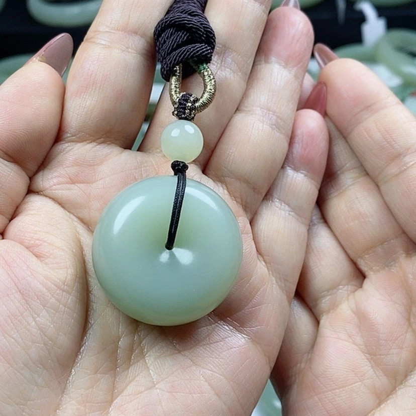 【闪购商品】和田玉颈饰未镶嵌小*子