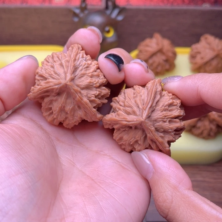 赵***-桃核吊坠36全品盘山奔 639