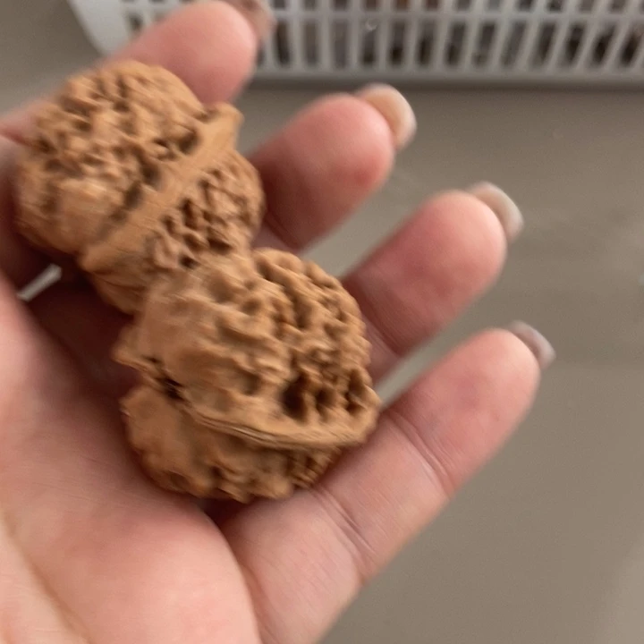 吊坠文玩核桃鱼籽纹