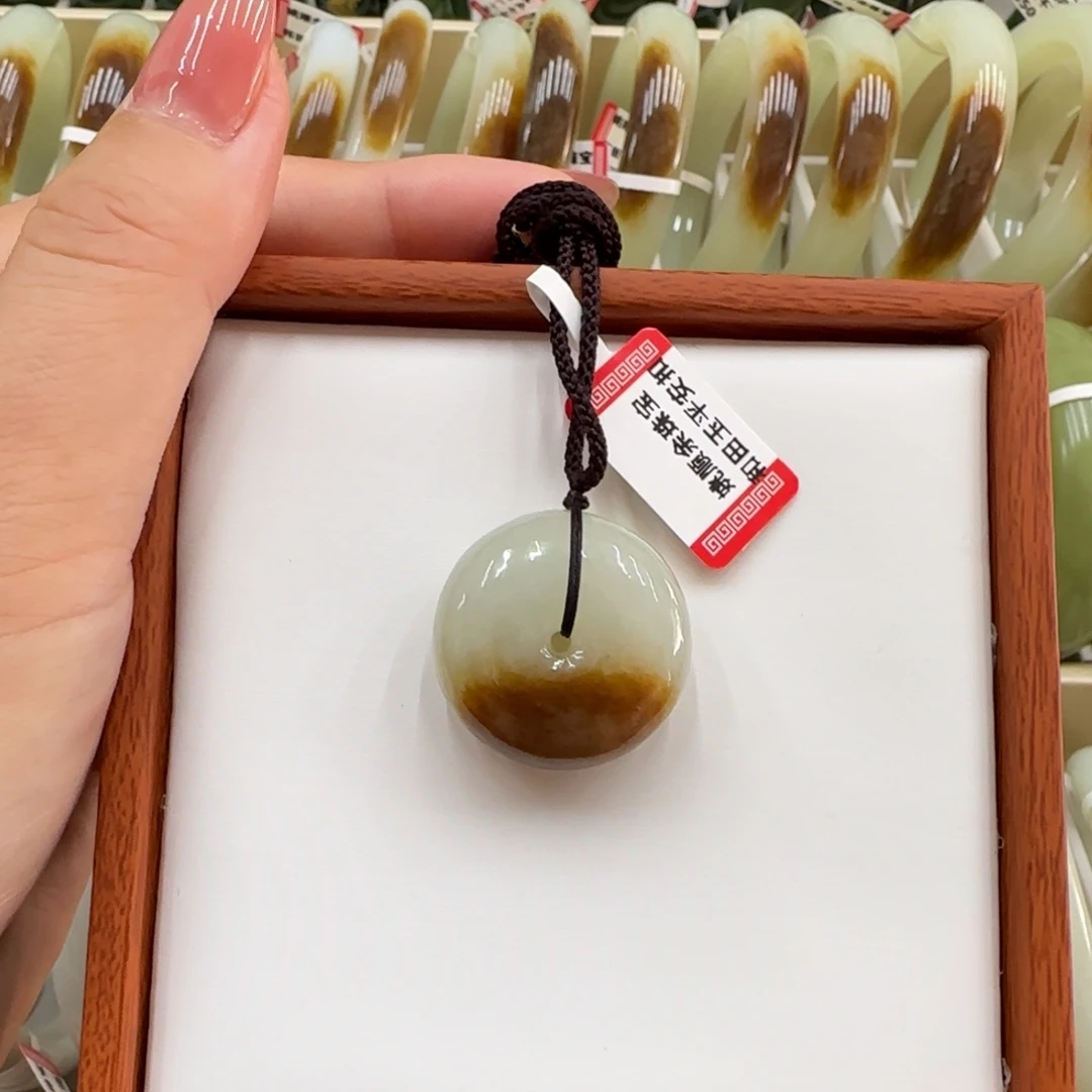 颈饰未镶嵌和田玉（糖玉）