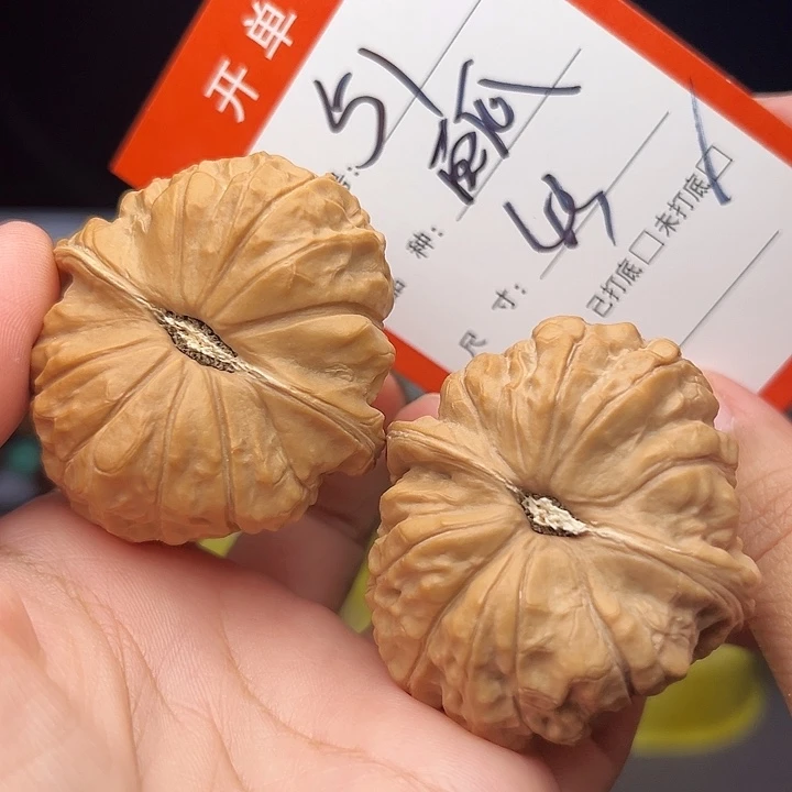 核桃文玩手捻核桃51