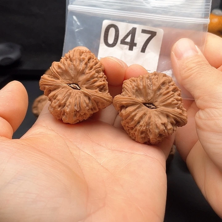文玩核桃把件南疆石
