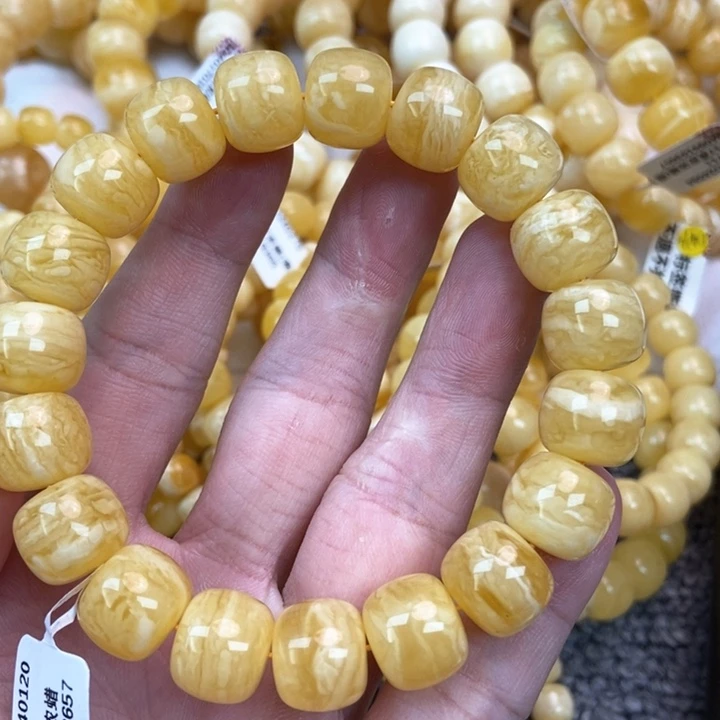 琥珀未镶嵌珠宝奇石40