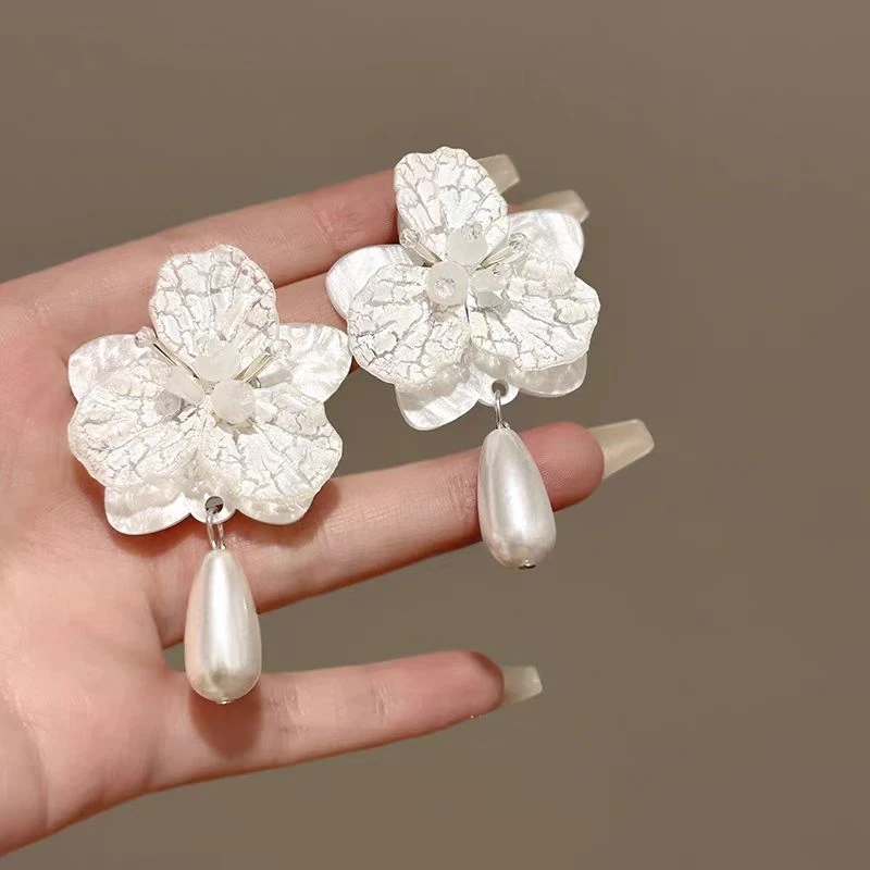 非金属树脂耳饰 夸张度假风花朵仿珍珠耳钉小清新耳饰甜美设计感