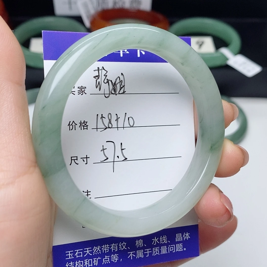 静***活石英质玉未镶嵌手镯