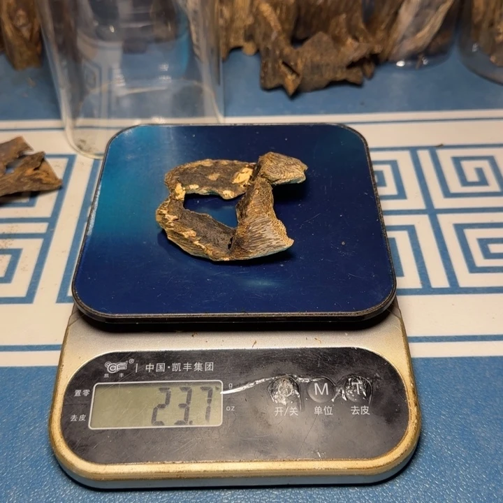 非***任树脂制品海南沉水老包头23克