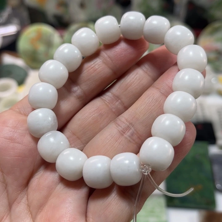 独山玉未镶嵌颈饰