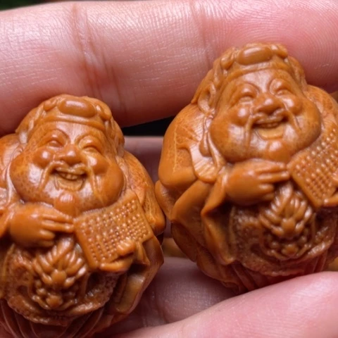 橄榄核把件龙财手球一对3.5左右