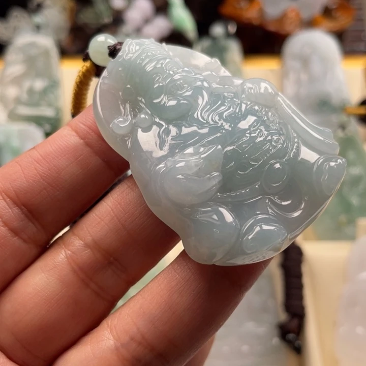 翡翠未镶嵌颈饰玉