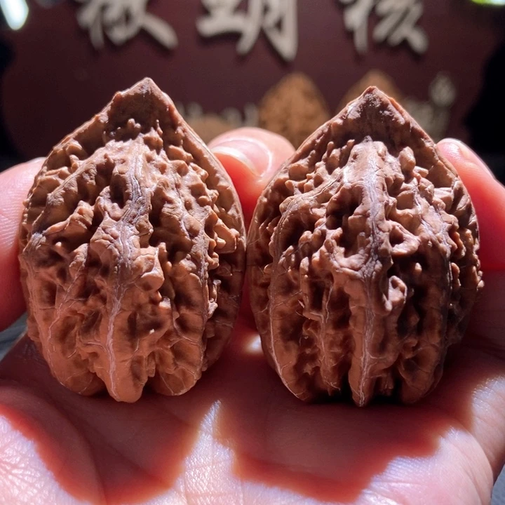 文玩核桃吊坠楸玥核49