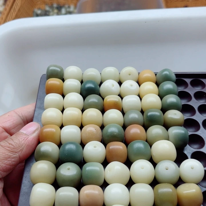 富***仔吊坠白玉菩提瑕疵拼