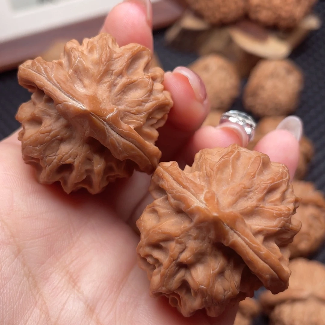 文玩核桃吊坠大龙