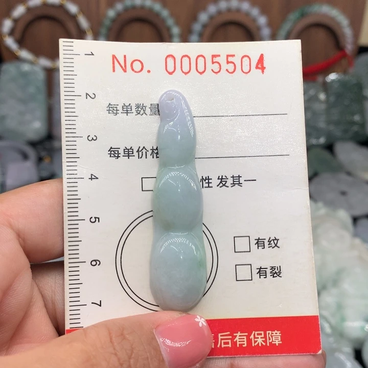 颈饰未镶嵌翡翠微瑕