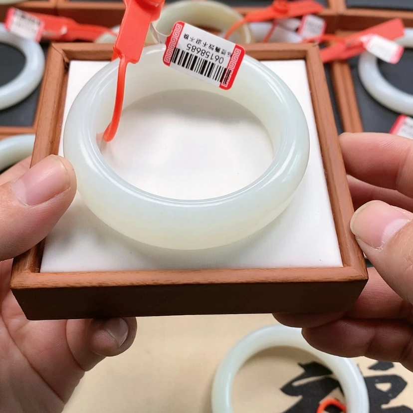【闪购商品】未镶嵌手镯和田玉小*
