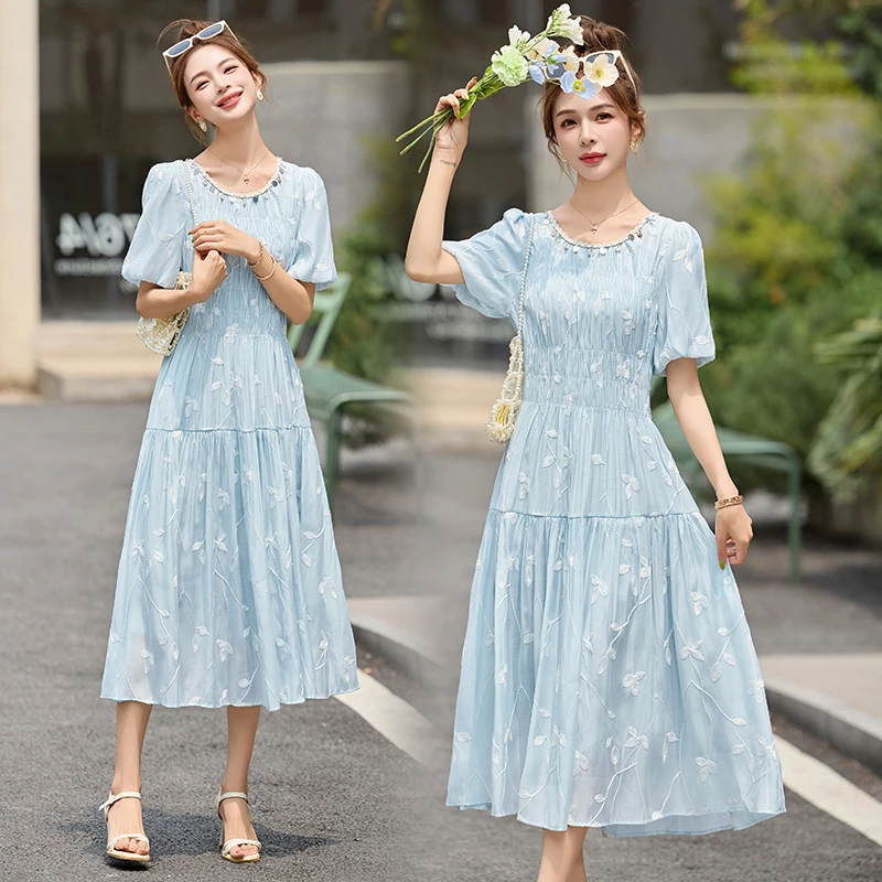 法式刺绣碎花连衣裙女2025年夏季新款洋气减龄气质显瘦中长款裙子