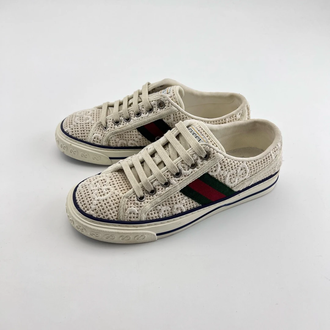 95新 GUCCI/古驰 36码/低帮板鞋/8765873