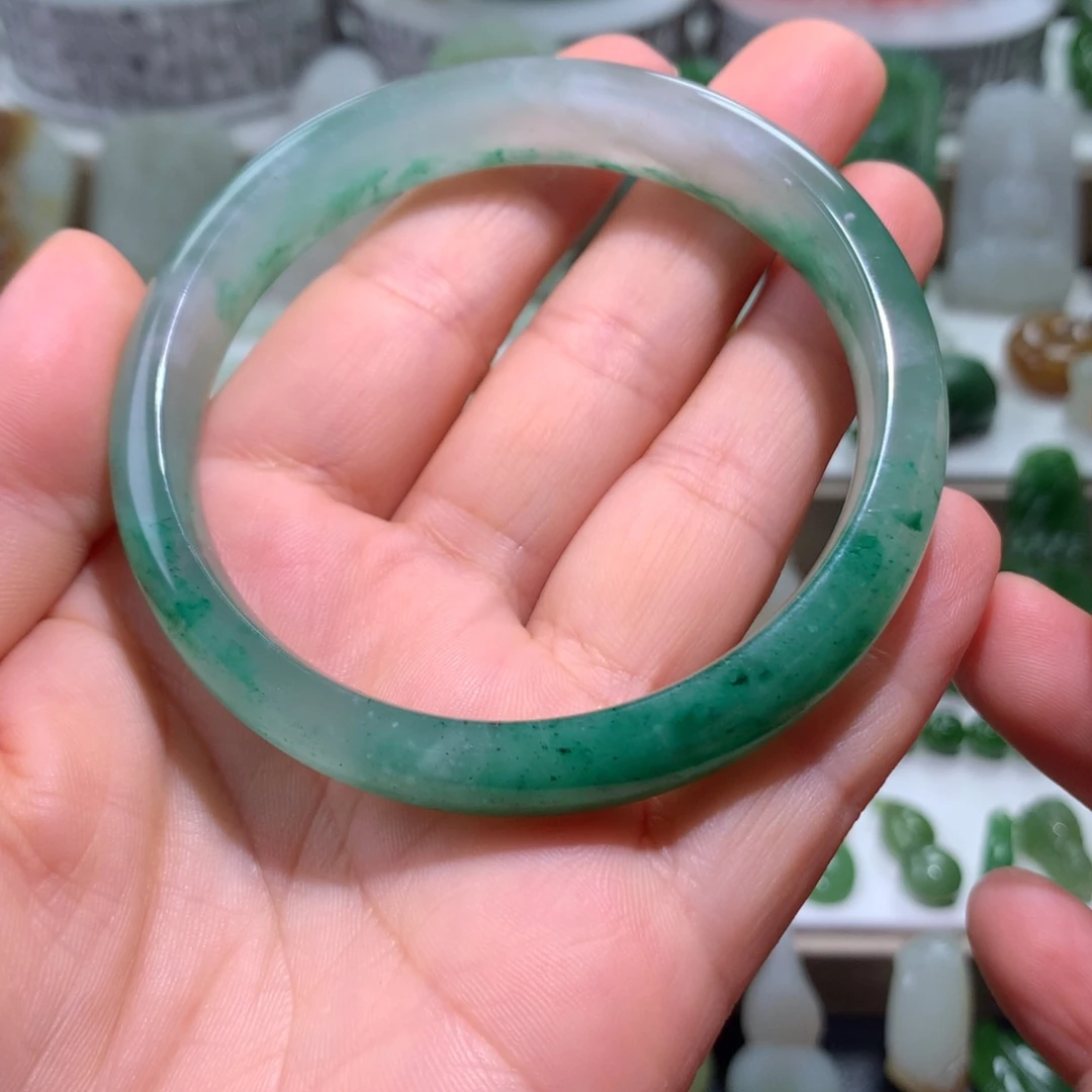 未镶嵌手镯石英岩玉