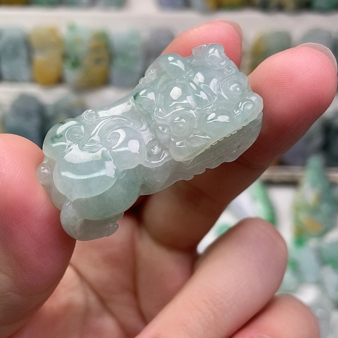 翡翠未镶嵌吊坠(赠链)