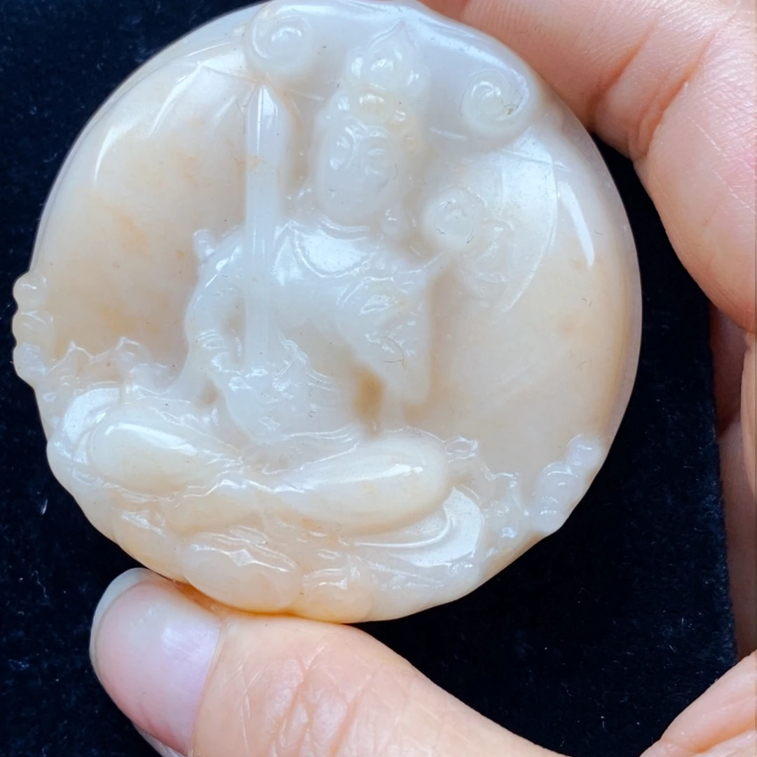 未镶嵌石英质玉（黄龙玉）颈饰