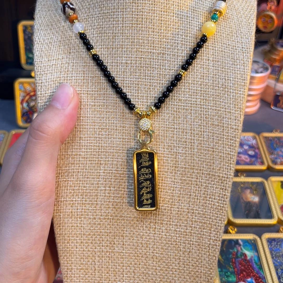 泥塑纯手绘粗狂石六字真言