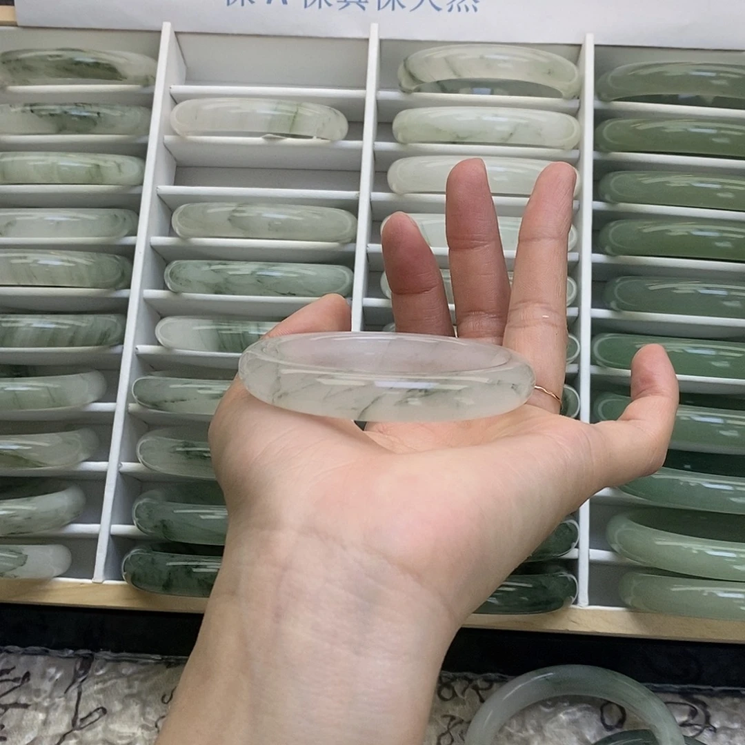 石英质玉（非洲翠）未镶嵌手镯230