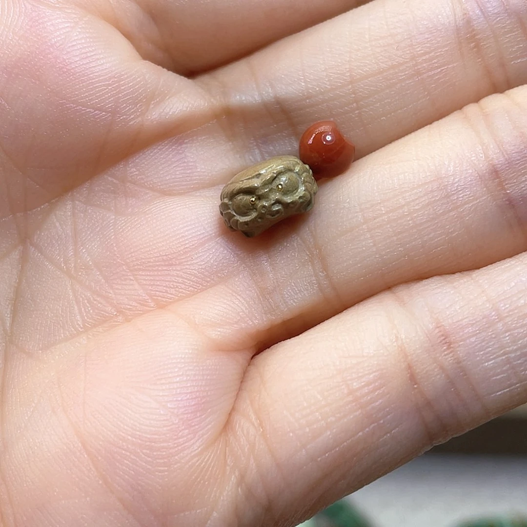 南红玛瑙配饰未镶嵌