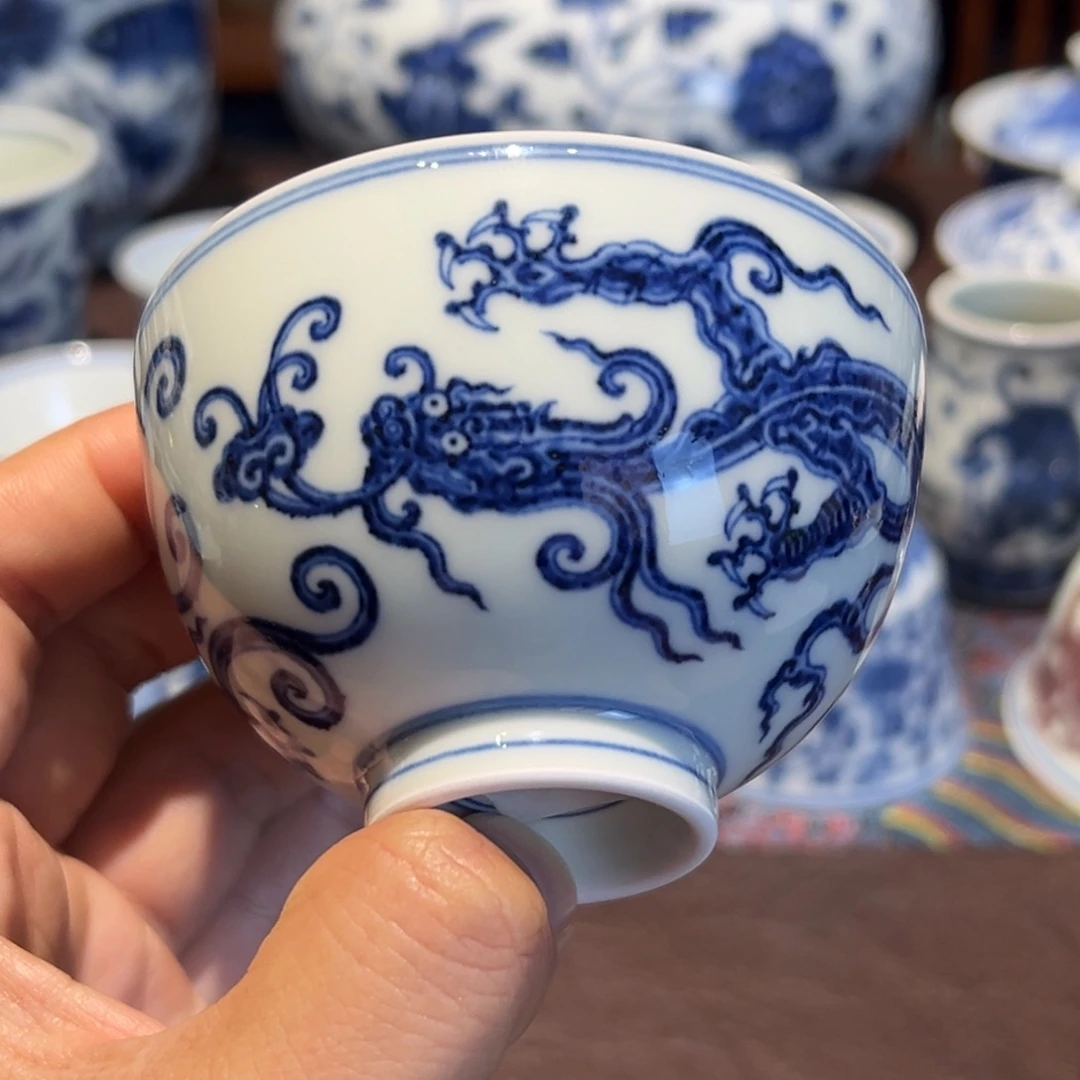 精品青花螭龙纹主人杯口径约8.3厘米