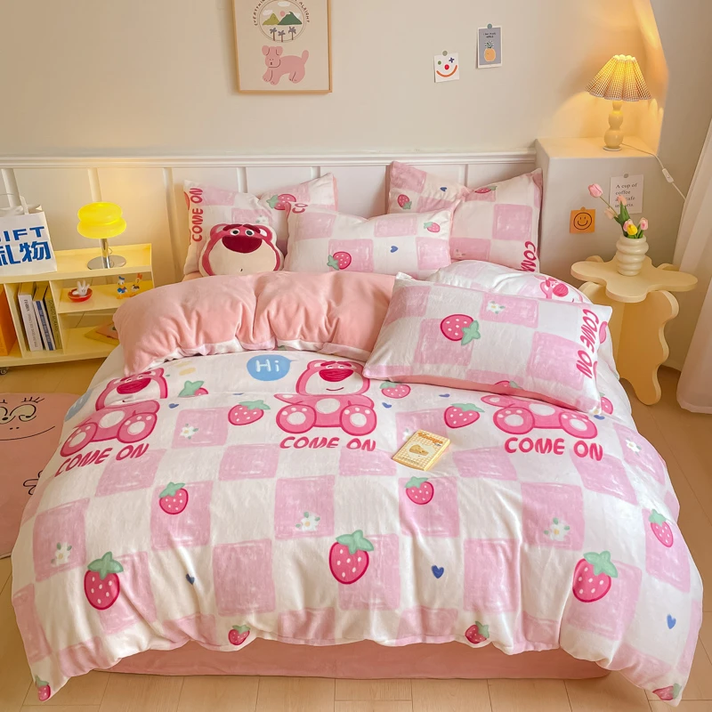 YC 9087 牛奶绒印花四件套 草莓熊