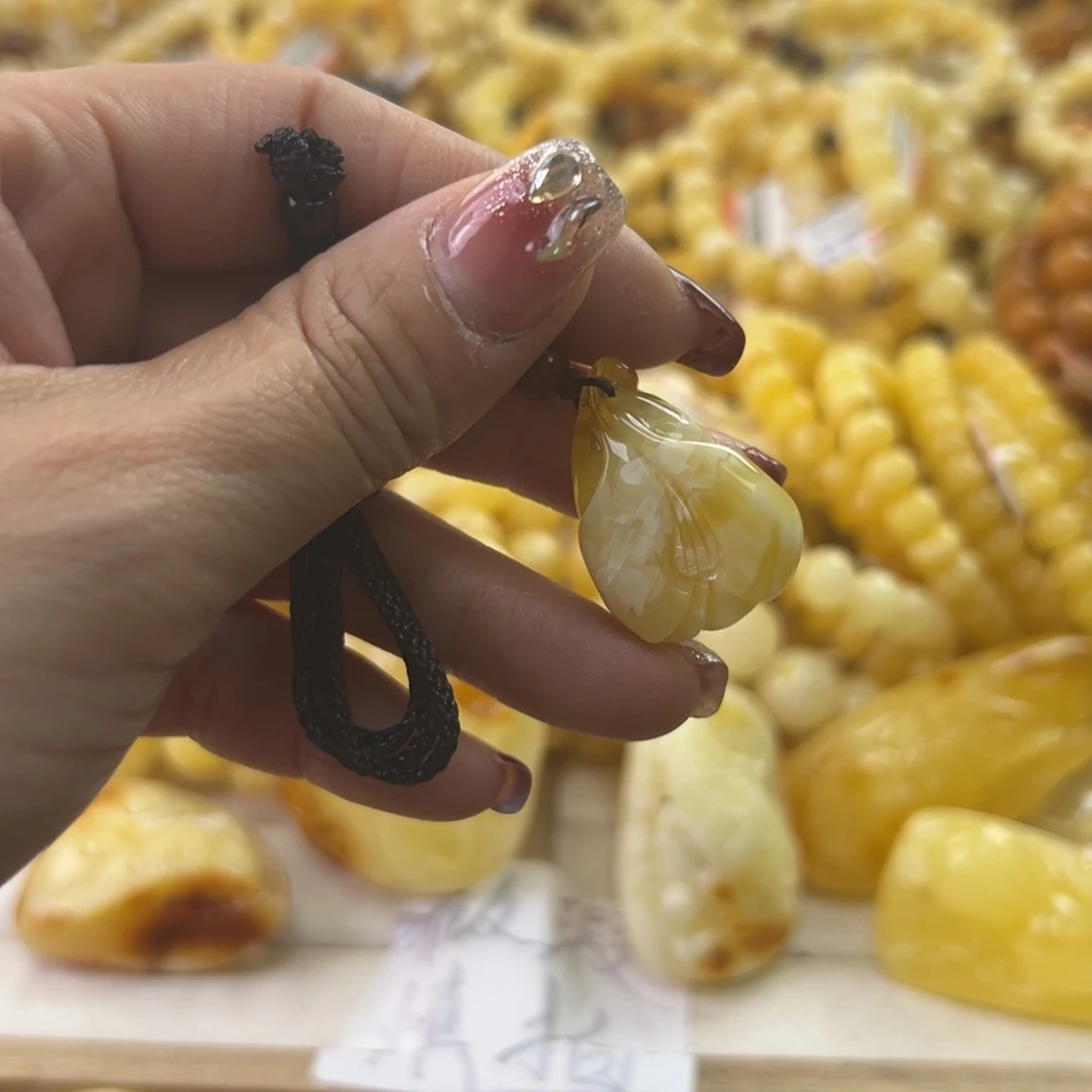 琥珀珠宝奇石未镶嵌